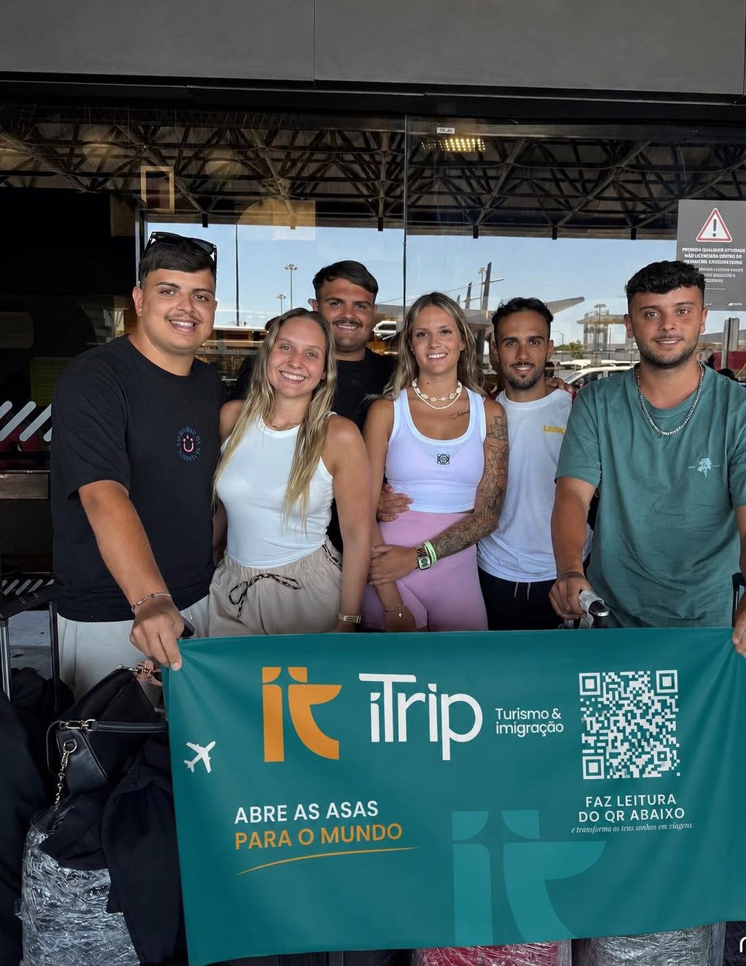 GRUPO ITRIP no embarque para viagem internacional